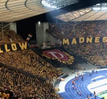 Dynamo-Fans im Berliner Olympiastadion vor dem Hertha-Duell, Thema im Podcast mit Analyse und Rückblick auf „Projekt X“